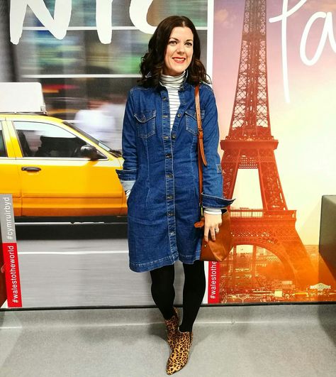 Long Jean Dress Outfit Winter, Jean Dress Outfit Winter, Denim Dress Outfit Winter, Denim Shirt Dress Outfit, Denim Dress Winter, Jean Dress Outfits, Winter Dress Outfit, Jeans Dress Outfit, Denim Dress Style