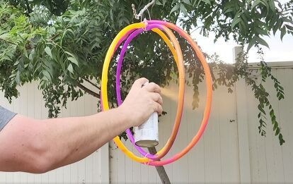 This post was transcribed by a member of the Hometalk editorial team from the original HometalkTV episode.Grab some hula hoops before summer ends for this perfect fall lawn idea. For today's project, we're going to start with some hula hoops.   Take your first two hula hoops and you're going to place them one inside the other. It's going to deform it a little bit but that's alright.  Take a zip tie and you're going to use it to join the two tops of the hula hoops.… Unique Fall Decor, Fall Lawn, Hula Hoops, Pumpkin Stem, Can Light, Fall Deco, Unique Fall, Pumpkin Lights, Fall Projects