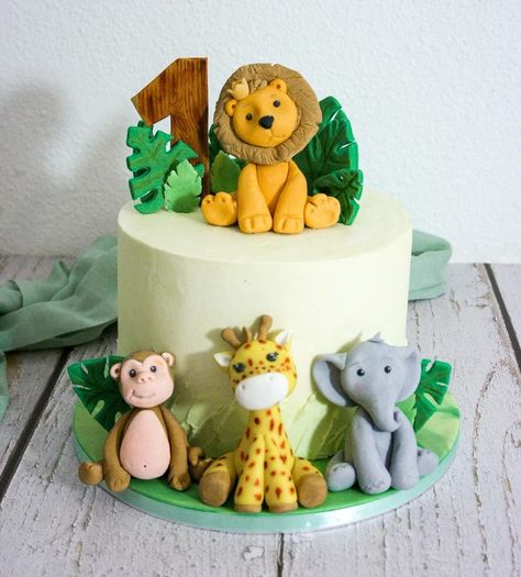 Layer Cake Jungle, Jungle Theme Cakes, Jungle Cake, Safari Jungle, Safari Birthday, Jungle Theme, Diy Cake, Wild Ones, Cake Smash