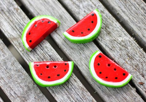 I suppose I have moved on from Spring-themed crafts and moved right into Summer 🙂 And nothing screams Summer more than watermelon! Here is a tutorial on how to make your own Watermelon Buttons using polymer clay. These would be a fun embellishment on a clip, headband, crochet hat, charm bracelet or could even be … Polymer Clay Magnet, Gold Panning, Repeat Crafter Me, Clay Magnets, Polymer Clay Ornaments, Clay Crafts Air Dry, Polymer Clay Christmas, Polymer Clay Canes, Cute Polymer Clay