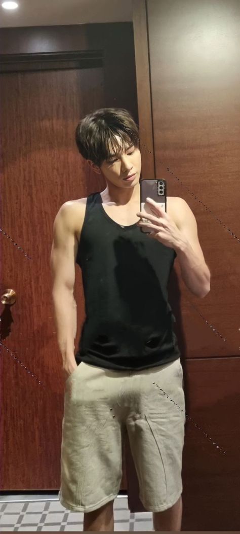 Txt Full Body Photo, Txt Hot Pics, Taehyun Muscle, Txt Computer Wallpaper, Txt Taehyun Selfie, Terry Txt, Taehyun Selca, Taehyun Boyfriend Material, Taehyun Wallpaper