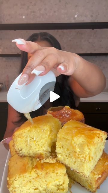 Destiny symone on Instagram: "Honey butter cornbread 🫶🏼 I used @themoodyfoody recipe 🔥" Cornbread Recipe Jiffy, Cornbread Video, Honey Cornbread Recipe, Honey Butter Cornbread, Perfect Cornbread, Jiffy Cornbread Recipes, Jiffy Cornbread Mix, Honey Cornbread, Jiffy Cornbread