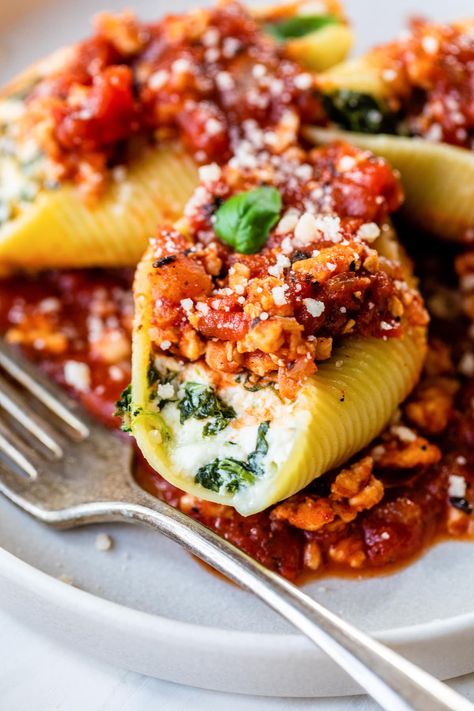 Delicious Stuffed Shells with Meat Sauce are made with jumbo pasta shells stuffed with ricotta cheese, mozzarella and spinach in a ground turkey meat sauce. Healthy, high protein and family friendly! #stuffedshells #groundturkey #dinner #spinach #pasta Creative Dinner Recipes, Stuffed Shells With Meat Sauce, Dinner Spinach, Stuffed Shells With Meat, Pasta Shells Stuffed, Health Reset, Shells Stuffed, Spinach Stuffed Shells, Ww Meals