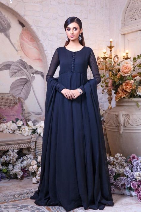 Maxi Pakistani, Chiffon Frock, Fancy Attire, Simple Gowns, Beautiful Pakistani Dresses, Indian Wedding Wear, Chiffon Fashion, Simple Pakistani Dresses, Pakistani Bridal Wear