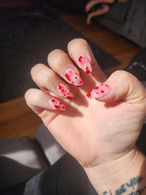 Gel x nails trending nails blood nails spatter halloween nails Blood Splatter Nails Short, Halloween Nails Blood Splatter, Blood Splatter Nails, Blood Drip Nails, Blood Nails, Splatter Nails, Halloween Nails Easy, Holloween Nails, Claw Nails