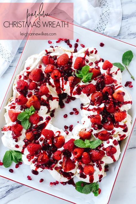 Wreath Meringue, What Is Pavlova, Pavlova Wreath, Meringue Dessert, Raspberry Pavlova, Christmas Pavlova, Meringue Pavlova, Favorite Holiday Desserts, Meringue Desserts