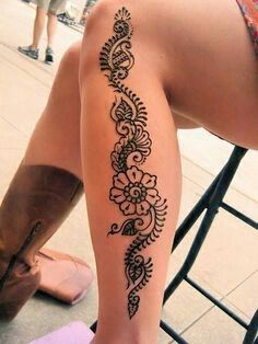 Henna Leg, Henna Mendhi, Leg Henna Designs, Elegant Henna, Back Henna, Henne Tattoo, Jagua Henna, Leg Henna, Henna Drawings