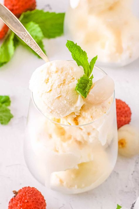 Lychee Dessert Recipes, Lychee Aesthetic, Lychee Dessert, Ice Cream Story, Lychee Ice Cream, Candy Cane Ice Cream, Lychee Recipes, Gelato Recipes, Milk Popsicles