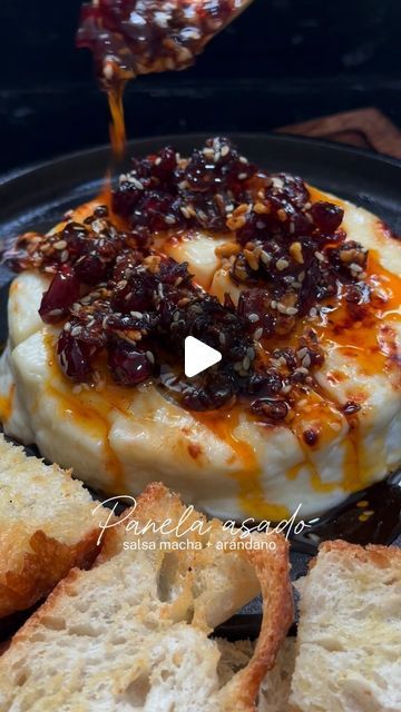 Tasting Hillo ® on Instagram: "Queso panela asado con salsa macha con arándano de @salsarojomexicano + un toque de miel de abeja🍯🌶️
¡Guarda esta receta para tu próxima reunión!
.
.
.
.
.
.
.
.
.
.
#receta #salsamacha #chile #berries #cheeselover #cheeserecipe #foodie #quesopanela #panelasado #foodiegram #miel #botana #fiesta #party #viral #fyp #easyrecipe #instafood" Fiesta Party, Healthy Recipes, On Instagram, Instagram