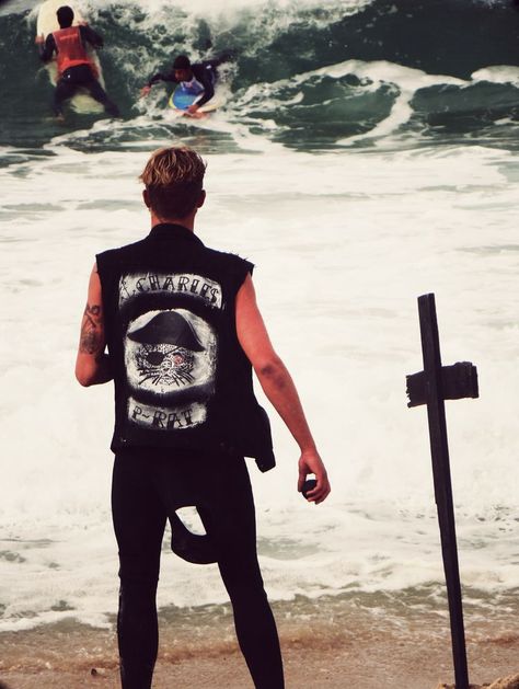 surf punk from WGSN Surf Punk Aesthetic, Goth Surfer, Grunge Surfer Aesthetic, Punk Beach Aesthetic, Surf Rock Aesthetic, Surf Punk, Punk Chic Fashion, Indie Surf Rock Aesthetic, Punk Chic