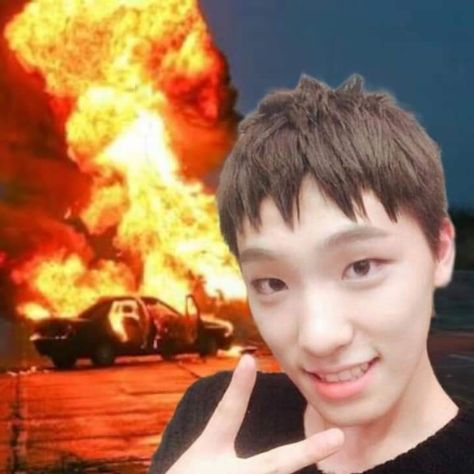 Funny Seventeen Pictures, Seventeen Cursed, Lee Chan, Seventeen Memes, Dino Seventeen, Rawr Xd, Seventeen Debut, Ideal Man, Seventeen Album