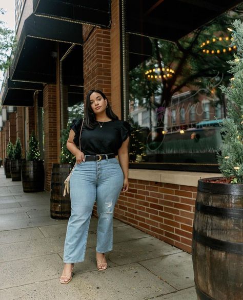 Wide Leg Crop Jeans Outfit, Chubby Women Outfits, Plus Size Wide Leg Jeans, Jeans For Your Body Type, Best Plus Size Jeans, Denise Mercedes, Cropped Jeans Outfit, Wide Leg Outfit, Plus Size Wide Leg