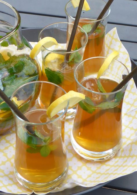 Rooibos Ice Tea, Iced Rooibos Tea Recipe, Rooibos Ice Tea Recipe Homemade, Rooibos Iced Tea Recipes, Rooibos Tea Recipes, Home Made Ice Tea, Porch Drinks, Rooibos Iced Tea, Tea Corner