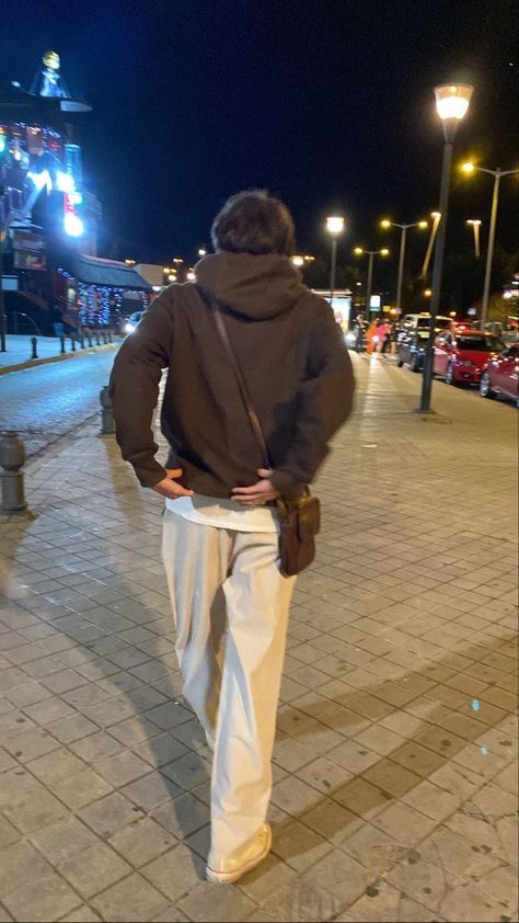 Beige Trousers Outfit Winter, Beige Converse Outfit, Trousers Outfit Winter, Brown Sweater Outfit, Outfit With Converse, Brown Aesthetic Outfit, Dude Fits, Beige Converse, Aesthetic Fashion Men