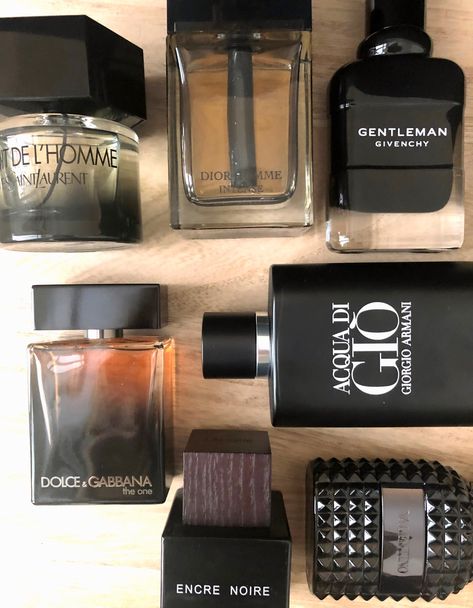 Notre sélection de fragrances profondes et masculines aux packagings noirs... Fragrances présentes : La Nuit de L'Homme d'Yves Saint Laurent - Dior Homme Intense de Dior - Gentleman Eau de Parfum de Givenchy - The One Eau de Parfum de Dolce & Gabbana - Acqua di Gio Profumo de Giorgio Armani - Encre Noire de Lalique - Valentino Uomo Intense de Valentino. Dolce And Gabbana The One, Dior Homme Intense, Fragrances Perfume Men, Black Mood, Best Perfume For Men, Green Tangerine, Best Fragrance For Men, Perfume Photography, Fragrance Cologne