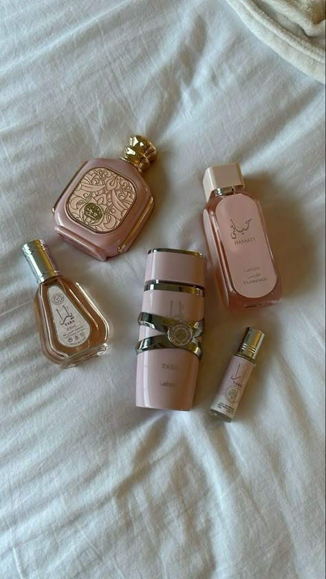 Pink Yara Perfume, Best Arab Perfumes, Arab Perfume Aesthetic, Arab Parfum, Arabic Parfum, Halloween Costumes Celebrities, Pink Perfumes, Yara Perfume, Perfumes Aesthetic