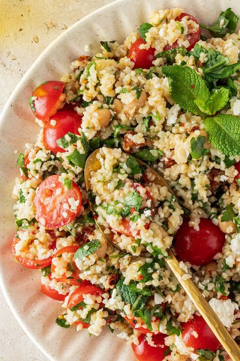 Recipes By Ingredients, Homemade Balsamic Vinaigrette, Bulgur Salad, Feta Recipes, Refreshing Salad, Juicy Tomatoes, Mediterranean Dishes, Fresh Vegetables, Fresh Herbs