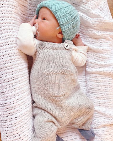 Cardigan Til Baby, Storing Baby Clothes, Baby Dungarees, Baby Boy Knitting, Knitted Baby Clothes, Fashionable Baby Clothes, Designer Baby, Baby Clothes Patterns