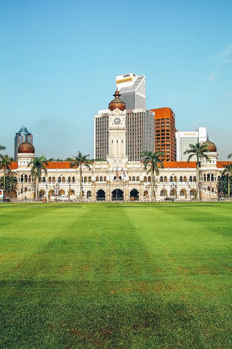 Places In Malaysia, Malaysia Beautiful Places, Dataran Merdeka, Dataran Merdeka Kuala Lumpur, Malaysia View Aesthetic, Malaysia City View, Kuala Lumpur Travel, Kuala Lumpur City, Moorish Architecture