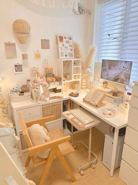 Aesthetic Desks, Cozy Desk, Study Desk Decor, Aesthetic Desk, Desk Inspo, Room Redesign, Pinterest Room Decor, Study Room Decor, Desk Ideas