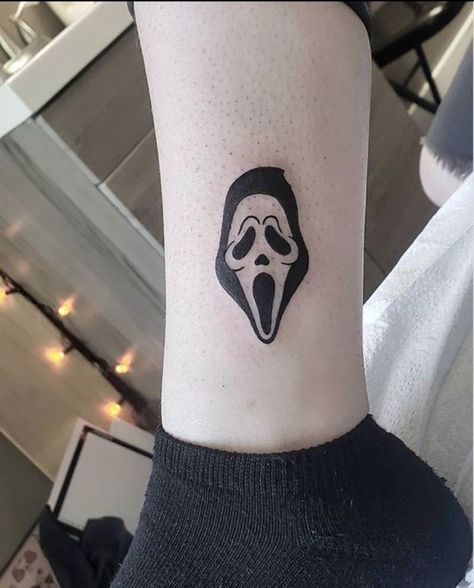 Tattoo Fancy, Ghostface Tattoo, Tattoos 2024, Sasuke Wallpaper, Movie Tattoos, Scary Tattoos, Theme Tattoo, Creepy Tattoos, Mask Tattoo