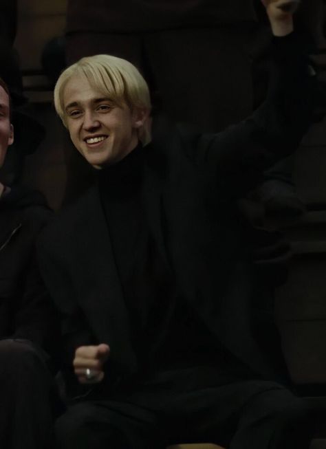 Drako Malfoy, Stile Harry Potter, Draco Malfoy Hot, Draco Malfoy Imagines, Draco Malfoy Fanart, Harry Draco, Draco Malfoy Aesthetic, Lucius Malfoy, Tom Felton Draco Malfoy