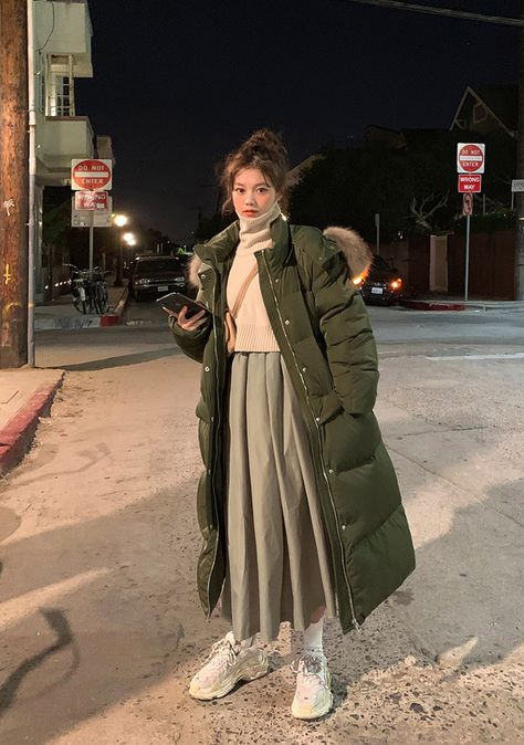 Korean Winter Fashion Outfits, Crop Turtleneck, Korean Winter Outfits, Korean Winter, Wanna Kiss, Mode Turban, Dear John, Korean Girl Fashion, Green Coat