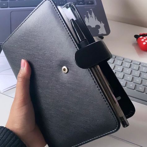 FIONA on Instagram: “Currently my go to planner (Filofax Saffiano) and enjoying so many inserts (Cloth and Paper, 8lotus, simplytrendyco)! Hoping to do a flip…” Filofax Saffiano, Cloth And Paper, Planner Aesthetic, Filofax Planners, Instagram Profile, On Instagram, Instagram