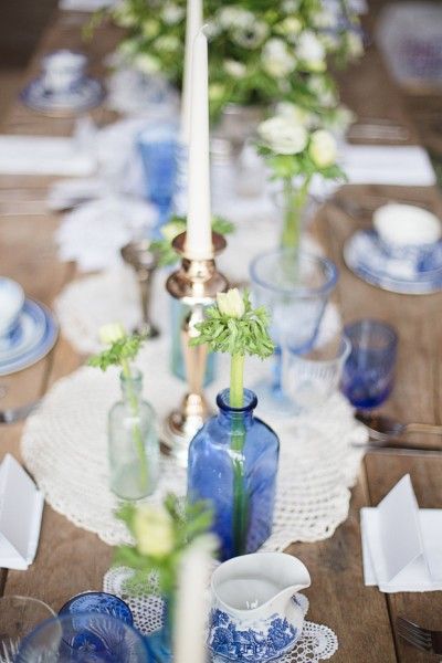 Vintage China Blue: A Beautifully Rustic Styled Wedding Shoot China Blue Wedding, Wedding Color Schemes Summer, Rustic Wedding Table Decor, Vintage Wedding Flowers, Rustic Style Wedding, Something Blue Wedding, Blue Wedding Flowers, Wedding Table Flowers, Wedding Blue