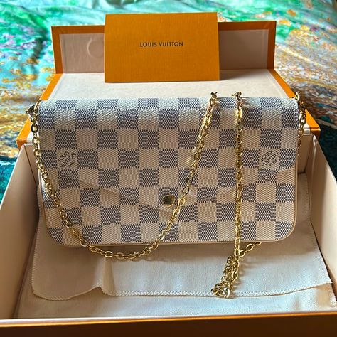 Nib Gorgeous Lv Crossbody From My Lv Collection! Comes With Original Box, Dust Bag And Receipt Lv Crossbody Bag, Expensive Purses, Hang Bags, Lv Purse, Bags For Teens, Fame Dr, Pretty Bags, Hanging Bag, Louis Vuitton Bags