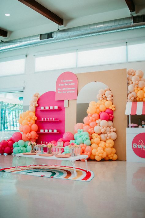 Ice Cream Event Ideas, Ice Cream Theme Backdrop, Ice Cream Theme Balloons, Ice Cream Gender Reveal, Ice Cream Social Decor, Retro Ice Cream Party, I’ve Cream Balloon Garland, Ice Cream Parlor Party, Orange Ice Cream