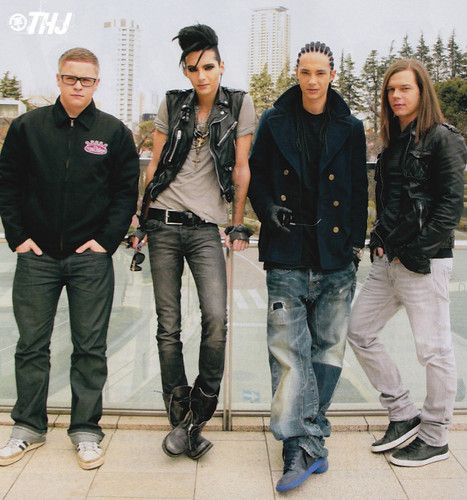 Tokio Hotel Hotel In Tokyo, I Fall To Pieces, Tokyo Hotel, Georg Listing, Tokyo Hotels, Boys Long Hairstyles, Bill Kaulitz, Tom Kaulitz, Black Veil