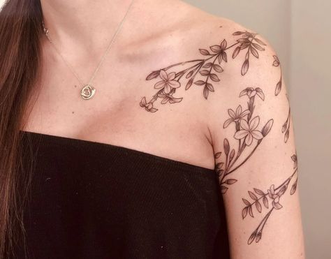 Jasmine Tattoos Jasmine Flower Tattoo, Tato Naruto, Jasmine Tattoo, Flower Vine Tattoos, Tato Maori, Tato Naga, Tato Minimal, Floral Tattoo Shoulder, Bauch Tattoos