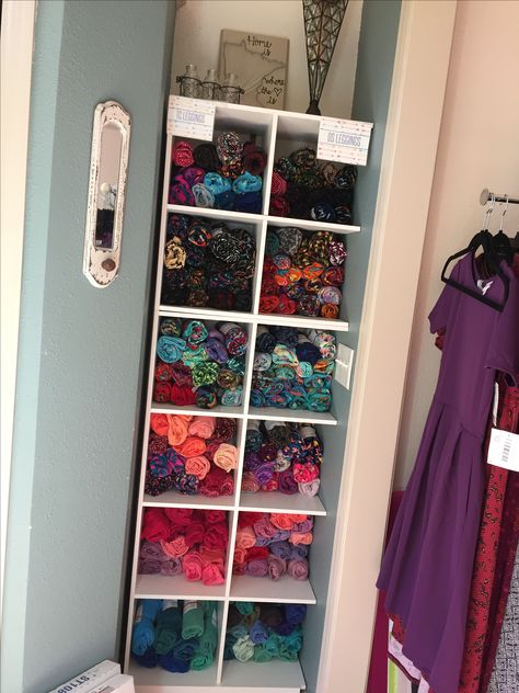 then when you take pictures write numbers next to the solid colors for easy sales! Legging Storage Ideas, Leggings Storage Ideas, Organize Leggings, Legging Storage, Leggings Storage, Lularoe Room, Gym Items, Ocd Organization, Boutique Display