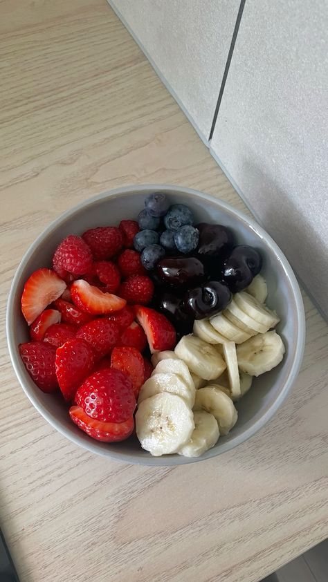 Fruit Bowl Dessert, Healthy Eating Fruit, Mango Fruit Bowl, Cottage Cheese Fruit Bowl, Best Fruit Combinations, Fruit Bowls Ideas, Healthy Fruit Bowl, Fruit Bowl Aesthetic, Fruit Meals