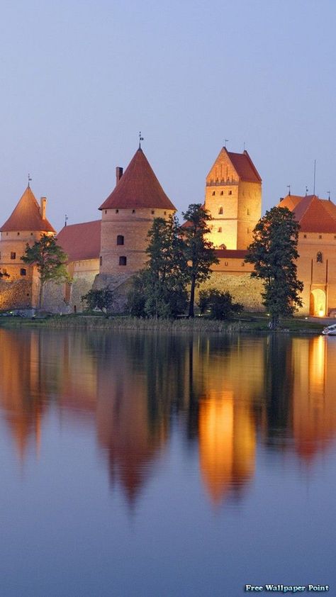 Trakai Island Castle - Lithuania Castle On Island, Castle On An Island, Trakai Castle, Island Castle, Baltic Region, Baltic Countries, Building Aesthetic, Llansteffan Castle, Peles Castle Romania