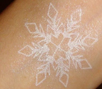 White Snowflake Tattoo, Snowflake Tattoos, Snowflake Ideas, Snowflake Tattoo, Tatoo 3d, Snow Flake Tattoo, Tatoo Inspiration, White Ink Tattoo, Tattoo Kits