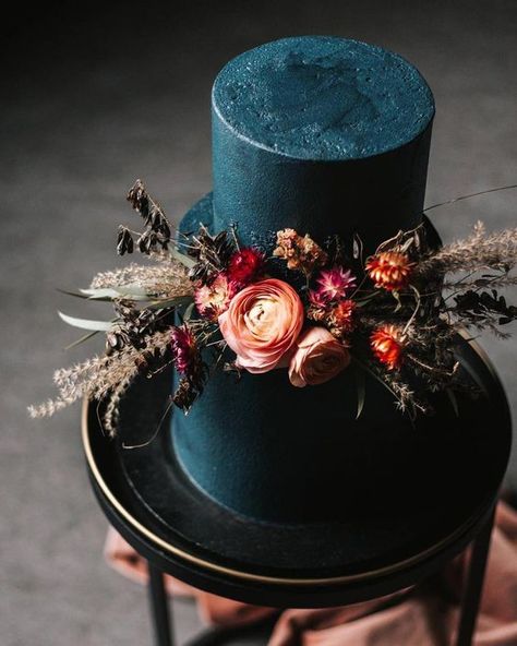 Dark & Dreamy Autumnal Wedding Cakes | Wedding Blog | WeddingDates.ie Jewel Tone Wedding Cakes, Colorful Wedding Cakes, Pretty Wedding Cakes, Wedding Color Palettes, Themes Wedding, Wedding Cake Roses, Black Wedding Cakes, Traditional Wedding Cake, Jewel Tone Wedding