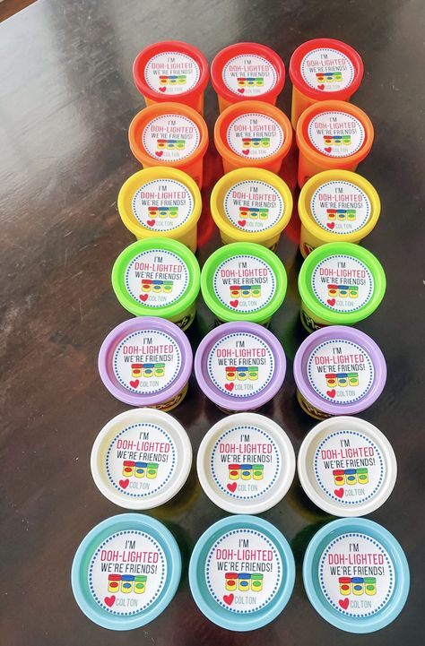 Play-Doh Party Favors // Non-Candy Party Favors 7 Kids School Gifts, Class Party Favors, Play Doh Party, Playdough Party, Alphabet Party, Big School, Birthday Favors Kids, Birthday Party Desserts, Dinosaur Party Favors