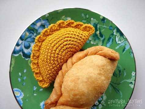 Crochet Cornish Pasty Pattern, Crochet Pastries Free Pattern, Crochet Cheese Wedge Pattern Free, Crochet Pastry Free Pattern, Dessert Crochet Pattern Free, Crochet Bread Free Pattern, Crochet Pasties, Crochet Dessert Free Pattern, Crochet Pastries