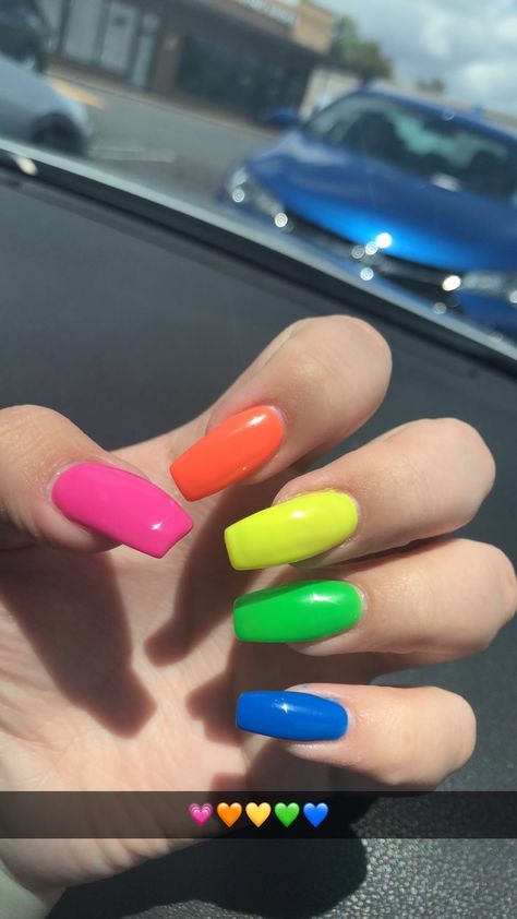 Rainbow Color Nails Acrylic, Rainbow Nails Neon, Rainbow Sns Nails, Pride Month Nails Simple, Skittles Nails Design, Neon Pride Nails, Rainbow Inspired Nails, Primary Colors Nails, Disney Pride Nails