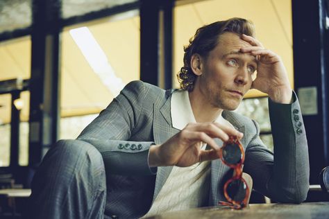 Essex Serpent, Tom Hiddleston Gentleman, Tom Hiddleston Interview, The Hollow Crown, Thomas William Hiddleston, Tommy Boy, I Want To Travel, Tom Hiddleston Loki, Bbc Radio