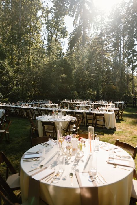 Garden summer wedding in PNW. Mix of kings tables and rounds to add variability and provide flexibility in table groupings. Bride, groom, and bridal party sit at long kings table together. Kings Table Wedding, Garden Wedding Table, Round Wedding Tables, Kings Table, Table Arrangements Wedding, Long Tables, Table Arrangement, Table Wedding, Long Table