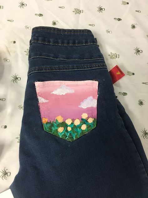 Outfits Art Drawing, Drawing Pants, Painting On Jeans, Pocket Painting, Diy Pants, Fabric Paint Designs, Clothes Jeans, Art Outfits, Denim Art