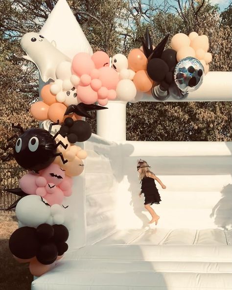 👻 🕷️🕸️ FALL IS HERE!!!!! Bounce House by: @sleepovertinytentco Balloons by @presh.ict 🕷️👻🖤 #fall #whitebouncecastle #spookyseason #halloween #whitebouncehouse #balloons #ict #wichita #wichitakansas #andoverks #andoverkansas www.sleepovertinytentco.com 🖤🖤 Bounce House Balloons, Wichita Kansas, Bounce House, Fall Is Here, Balloons, Halloween, Quick Saves