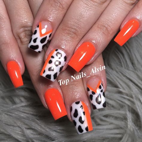 Orange with cow print design Orange And Cow Print Nails, Orange Cow Print Nails, Giraffe Nails, Cow Print Nails, Cow Print Design, Neutral Nail Designs, Neutral Nail, Western Rings, Western Nails