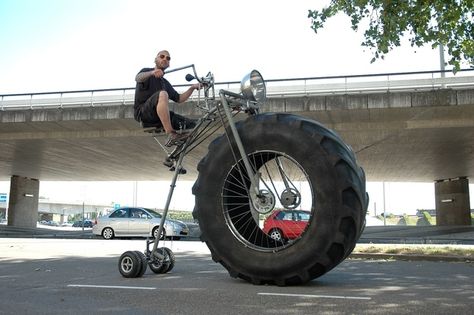 A monsterbike | 12 Weird Combinations That Actually Work Monster Bike, Vespa Scooter, Penny Farthing, Black Bears, Custom Bike, Fat Bike, Big Wheel, Cool Bicycles, Top Pins