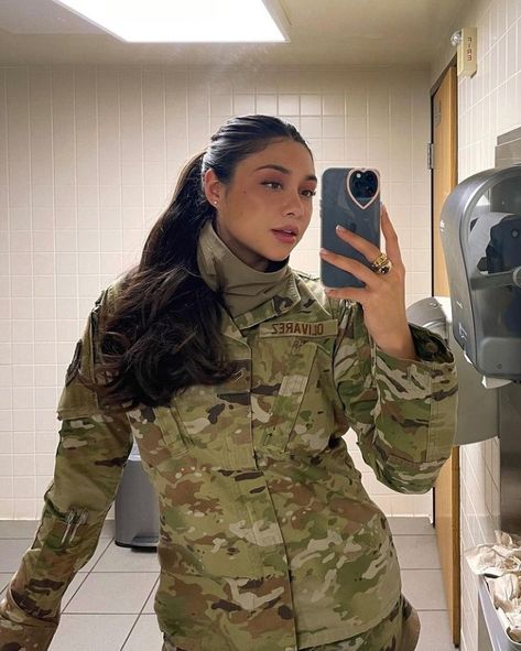 Soldier Woman, Marine Woman Aesthetic, Army Hairstyles For Women, Us Army Women, Army Aesthetic, Military Woman, Women In Military Aesthetic, Women In Uniforms Military, Female Military