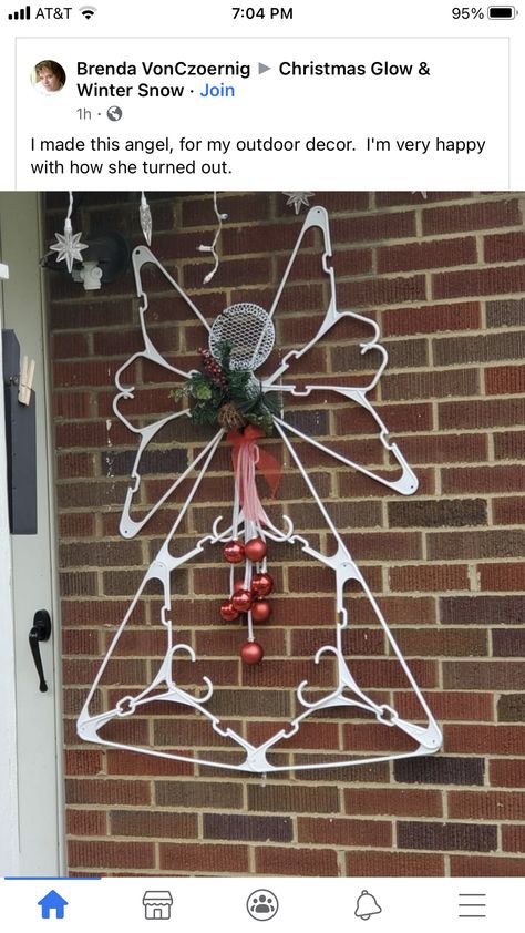 Diy Christmas Snowflakes, Hanger Crafts, Candy Land Christmas Decorations, Christmas Yard Decorations, Christmas Decorations Diy Outdoor, Office Christmas Decorations, Diy Christmas Decorations Easy, Candyland Decorations, Plastic Hangers