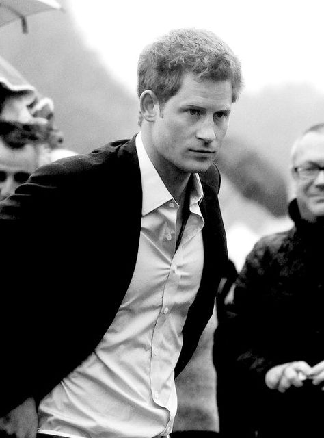 Prince Harry - Tumblr champagne & pizza. Prince Harry Of Wales, Prins William, A Man In A Suit, Man In A Suit, Prins Harry, Prinz Harry, Royal Family England, Prince Henry, Prince William And Harry